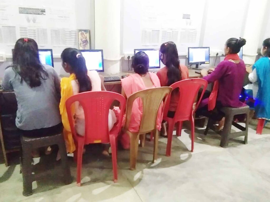 Girls learning PGDCA inn Mandla