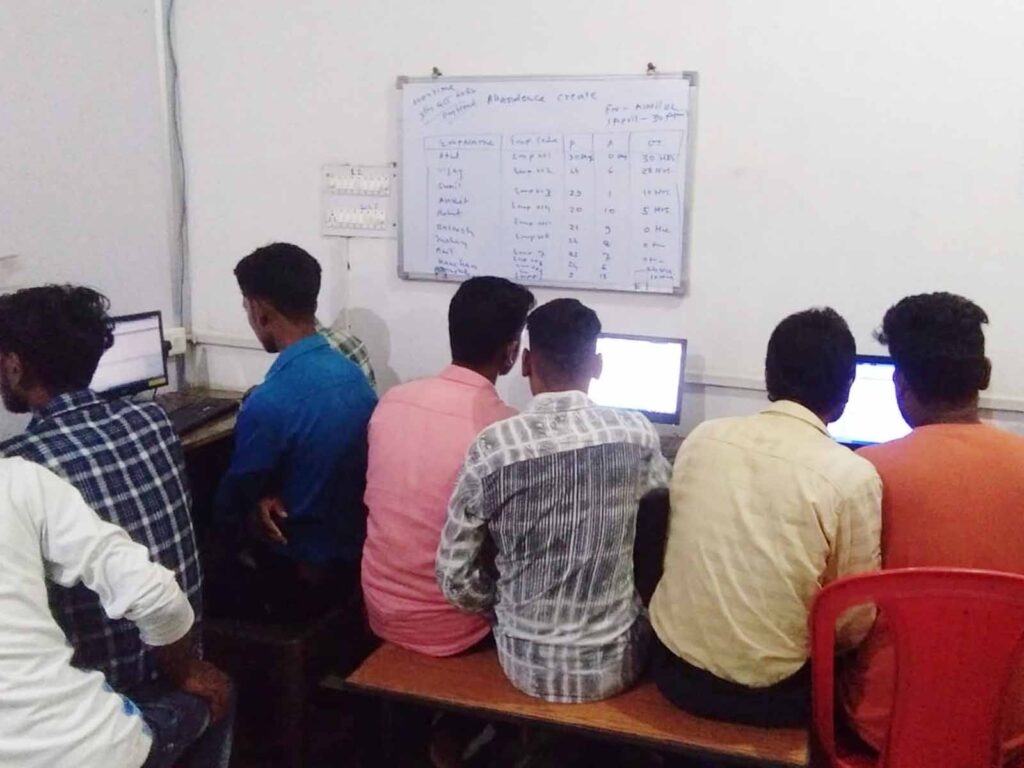 Students learning PGDCA in Mandla